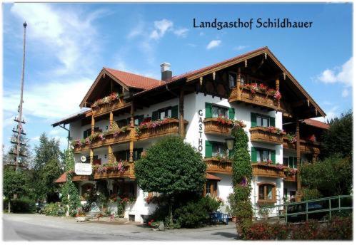 Hotel Landgasthof Zum Schildhauer Halfing Экстерьер фото
